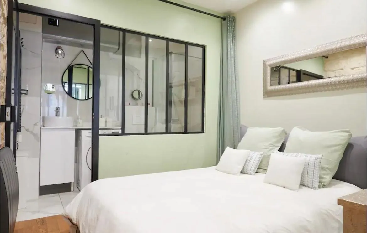 Apartment Very Charming And Cosy Flat, Center Of Paris France